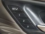 運転席のパワーシートは3名様分までメモリー機能付きです。
