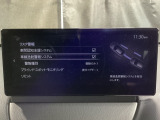 車線逸脱警報システムは、走行中にカメラで車線を検知して、自車が車線から逸脱する可能性があると判断した場合に、警報によりドライバーに通知します。