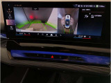 【ⅰドライブナビゲーション】文字情報も鮮明に表示する高解像度カラーディスプレイを採用。視認性に優れた地図デザインと特徴的な建造物を目印にした描写表示で現在位置を把握できます。地図データの更新も可能です