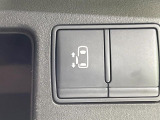 【パワースライドドア】スマートキーや運転席のスイッチでスライドドアの開閉が可能♪電動だから力を入れてドアを開ける必要が無く、小さいお子様でも、重い荷物を持っている時もラクに開け閉めできます♪