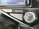 【オートエアコン】一度お好みの温度に設定すれば、車内の温度を検知し風量や温度を自動で調整。暑い&hellip;寒い&hellip;と何度もスイッチ操作をする必要はありません。快適な車内空間には必須の機能ですね♪