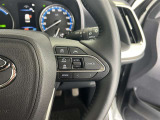 前方の車との車間を設定し、スピードを上げたり緩めたりを自動で行ってくれる追尾式の「レーダークルーズ」。上級装備の一つです!高級車にしかつかない嬉しい機能です。