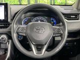 【純正革巻きステアリング】上質な革を使用することで、手にしっかり馴染みとても運転しやすいハンドルです♪