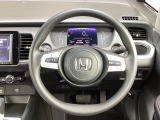 ステアリングスイッチでオーディオ各種操作が可能で、運転に集中できます。安心・安全・快適なドライブをお楽しみいただけます。