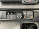 【シートヒーター】寒い日に重宝するシートヒーター!エアコンより早く温まってくれるので寒がりの人も安心ですね♪エアコンの温風は乾燥するから苦手、という方にもをおすすめです。