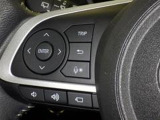 ステアリングスイッチ装備!運転しながら手元でオーディオの操作などができます。