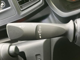 雨天時でもクリアな視界を確保し、安全な運転をサポートします。操作も簡単で、すぐに使いこなせるでしょう。快適なドライブを応援します。