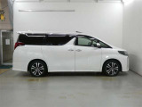 この度は、当社の展示車をご覧いただきまして、誠に有難うございます。自信をもってお勧めできる車となりますので、ごゆっくりご覧頂きたいと思います。