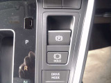 ★電動パーキングブレーキ★ブレーキペダルから足を離しても停車状態を保持できるオートブレーキホールド機能!スイッチを引き上げるだけで作動しアクセルを踏むと自動で解除します!