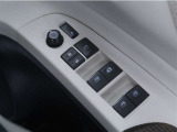 電動格納&ミラー角度調整機能付きです。