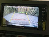 【バックカメラ】駐車時に後方がリアルタイム映像で確認できます。大型商業施設や立体駐車場での駐車時や、夜間のバック時に大活躍!運転スキルに関わらず、今や必須となった装備のひとつです!