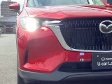 アダプティブLEDヘッドライト カメラや車速センサーと連動して、ハイ、ロー、ワイドローのLEDライトを常に最適な配光に自動制御する優れものです!