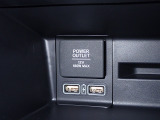アクセサリーソケット(12V対応)と、USBをさすことができ!充電等に役立つ装備です!!