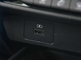 スマホの充電等に便利なUSBのソケットが付いています。