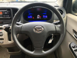 インテリアに合わせたデザインのステアリングは、運転される方のことも考え、運転しやすい形状、大きさです。是非一度、実際に触ってお確かめください。