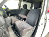 お車の販売と共に、自動車保険もご紹介しております。 弊社取り扱い会社と同じであれば日産独自のサービスもあります。