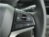 ◆アダプティブクルーズコントロール◆予め設定した車速内でクルマが自動的に加減速。前走車との適切な車間距離を維持しながら追従走行します。【LKAS】車線維持支援システムでステアリング操作を支援。