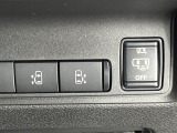 【両側パワースライドドア】スマートキーや運転席のスイッチで後席両側スライドドアの開閉が可能♪電動だから力を入れてドアを開ける必要が無く、小さなお子様でも簡単に開け閉めでき快適です♪