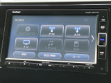 CDやラジオ、iPodなど、多彩な音源に対応。お好みの音楽で、車内空間を彩りませんか?