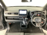 【前方視界】開放的な前方視界!運転がしやすく疲れにくいです♪窓が大きく、見通しがとっても良いおクルマですよ♪