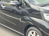 運転席周りは、シンプルで使いやすい設計です。快適なドライブをサポートする空間が広がります。