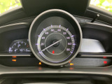 視認性の高いメーターデザインで、運転に集中できます。重要な情報を一目で確認できる配置で、安全運転をサポート。走行状況を把握しやすい工夫が凝らされています。