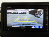 バックカメラの画像です。ガイドラインがスムースな車庫入れをサポートいたします。車庫入れの安心感がアップしますね。