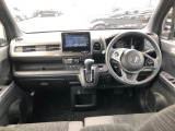 【インパネ全体】手が届きやすく、どなたでも運転しやすいです。シンプルで使いやすい設計になっています!