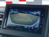 ■バックカメラ■ガイドラインが表示されるので、バック駐車が苦手な方でも安心です!ギアをリバースに入れれば自動的に切り換わりますので、面倒な操作も不要です♪狭い駐車場もお車を傷つけず安心ですね!