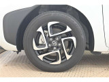 純正なので車に似合うデザインになっていますね。スタッドレスタイヤもご相談下さい。