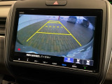 リバースギアに入れるだけで後方の表示へ切り替わります。夜間や雨の日の駐車も楽になりますよ。