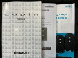 スマートキーは鍵をバッグに入れたままでもドアロックの開閉やエンジンのON・OFFができます。夜間や雨の日も鍵を探さなくて良いので便利です。
