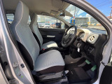 運転席シート廻りは使用感も少なく、良好な状態となっています。丁寧に使われていたことがよくわかりますね。