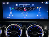 新しくなったセンターコンソールはスマートフォンを操作するような感覚でナビから車両の設定までが可能です。