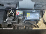 ラゲッジルーム下には車載工具を収納。
