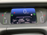 視認性の高いメーターデザインで、運転に必要な情報を的確に把握できます。安全運転をサポートする機能も充実しています。