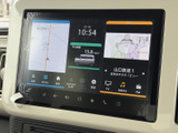 大型ディスプレイが視認性を高め、運転中の操作もスムーズです。地デジTV機能も搭載し、停車中にはエンターテイメントも楽しめます。
