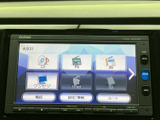 多彩なソースに対応し、快適なドライブをサポート。CDやラジオはもちろん、最新のスマートフォンとの接続も可能で、お気に入りの音楽をいつでも楽しめます。