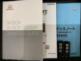 スマートキーは鍵をバッグに入れたままでもドアロックの開閉やエンジンのON・OFFができます。夜間や雨の日も鍵を探さなくて良いので便利です。