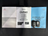 スマートキーは鍵をバッグに入れたままでもドアロックの開閉やエンジンのON・OFFができます。夜間や雨の日も鍵を探さなくて良いので便利です。