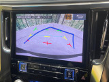 【バックカメラ】駐車時に後方がリアルタイム映像で確認できます。大型商業施設や立体駐車場での駐車時や、夜間のバック時に大活躍!運転スキルに関わらず、今や必須となった装備のひとつです!