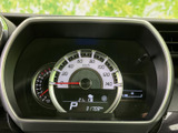 視認性の高いメーター類は、運転に必要な情報を的確にドライバーに伝えます。落ち着いたデザインで、運転に集中できる環境を提供します。