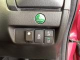 燃費を良くするECON、横滑りを防止するVSA等のスイッチは運転席の右側、手の届きやすい位置にあります。