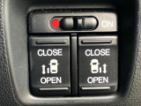 ★【両側電動スライドドア】 駐車場で隣の車が近い時、狭くて乗りにくい時ありますね、でもスライドドアなら開けた時に幅を取らず、とっても乗り降りが簡単です。大きな荷物の出し入れも後席から可能♪