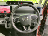 操作しやすいウインカーレバーは、安全な車線変更をサポートします。直感的な操作で、スムーズな運転を実現します。