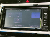 お好みの音楽をクリアな音質で楽しめるオーディオシステム。様々なソースに対応しており、長距離ドライブも飽きさせません。