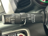 【オートワイパー(AUTO)】雨が降り出した時に、雨滴検出用センサー(レインセンサー)が雨滴を感知すると、自動でワイパーが動作します。