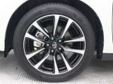 純正アルミホイールです。235/50R19a