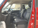 運転しやすい配置で、操作性も抜群です。快適なドライブをサポートする機能が充実しています。集中して運転できる空間です。
