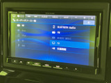 CDやUSB、Bluetoothなど、多彩なソースに対応。お好みの音楽で快適なドライブをお楽しみいただけます。TV機能も搭載しています。